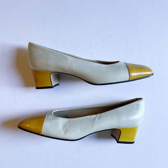 Vintage Etienne Aigner Two Tone Pumps Heels Cream Yellow Size 8.5 Narrow - Picture 13 of 14